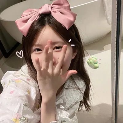 少女嬉春海报